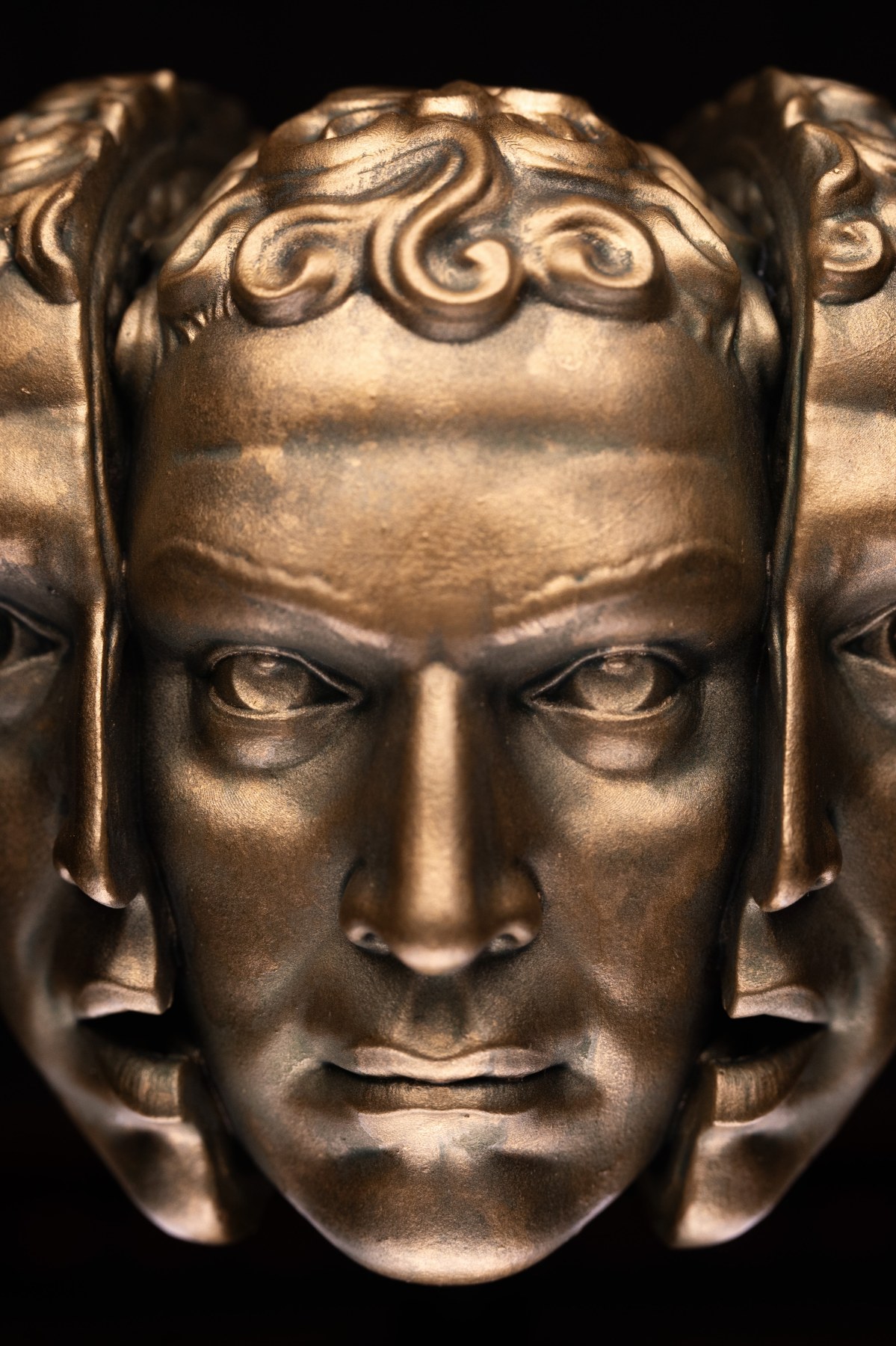 Chaos Orb, Three‑faced bronze mask