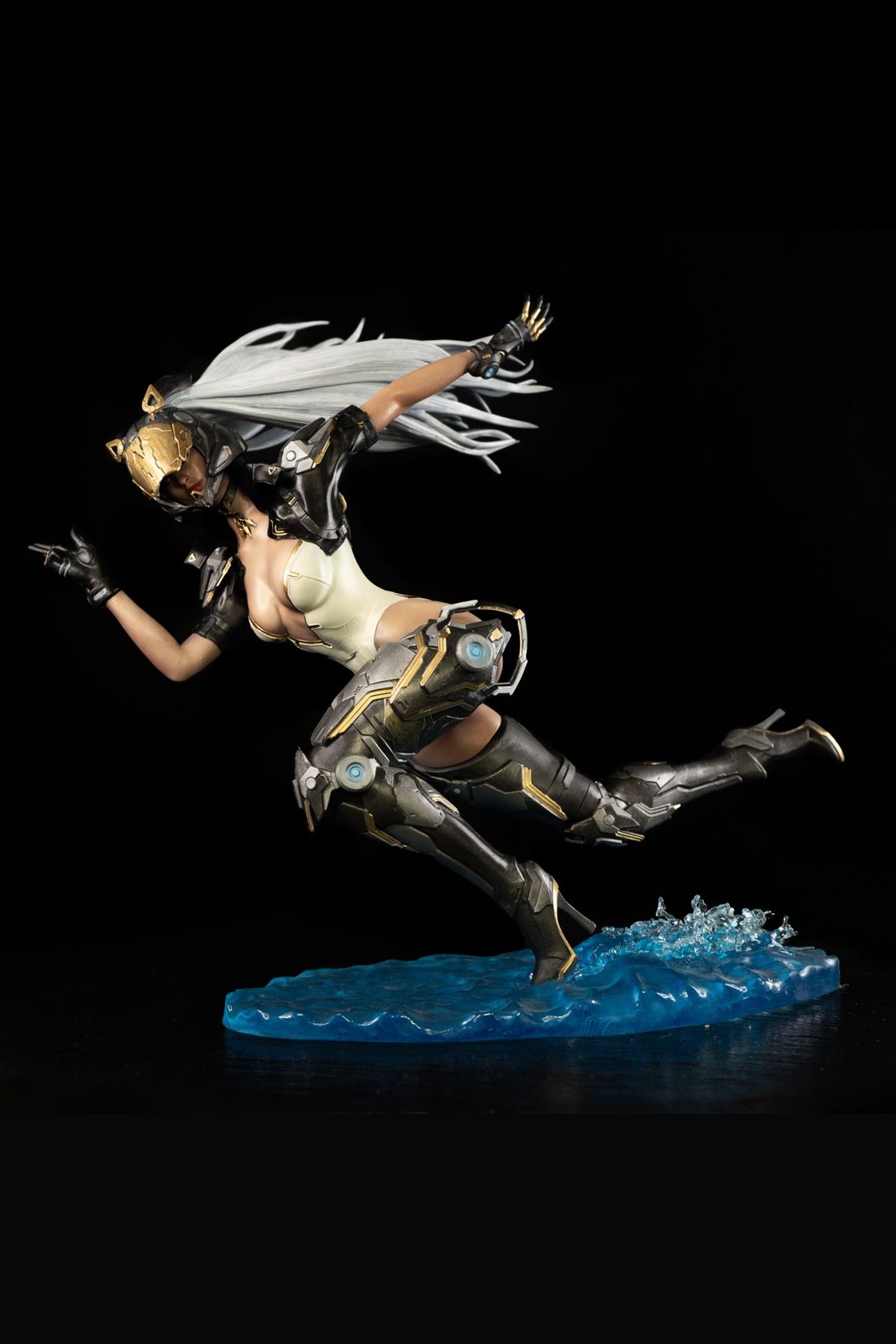 Bunny, Armored runner on water