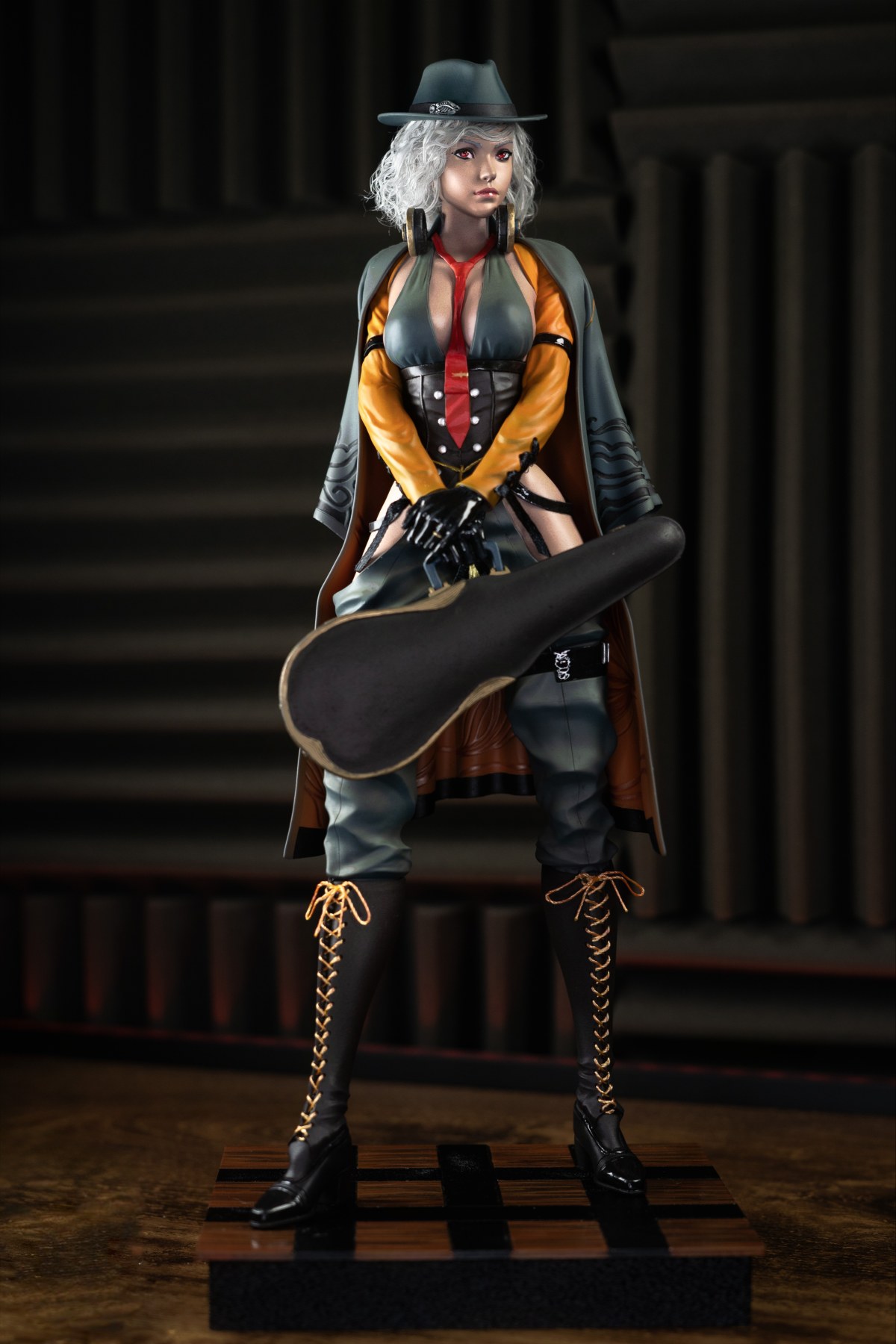 Infernal Hannya, Noir gangster with violin case